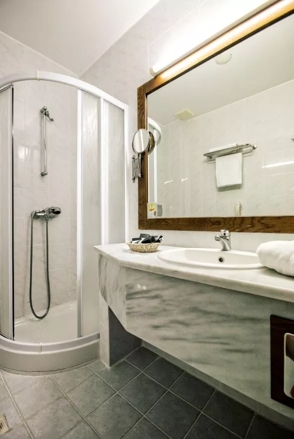 Tiara Holidays - Possidi Holidays Resort & Suites - Executive Suite - bathroom